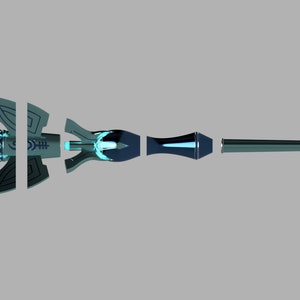 Puede incluir: Un arma futurista desmontada con un esquema de color azul y plateado. El arma est&aacute; compuesta por seis piezas separadas, incluyendo una hoja, un mango y un eje largo.