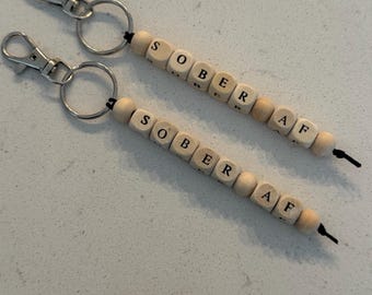 Llavero "Sober AF": Cuentas de madera con letras, regalo para la sobriedad