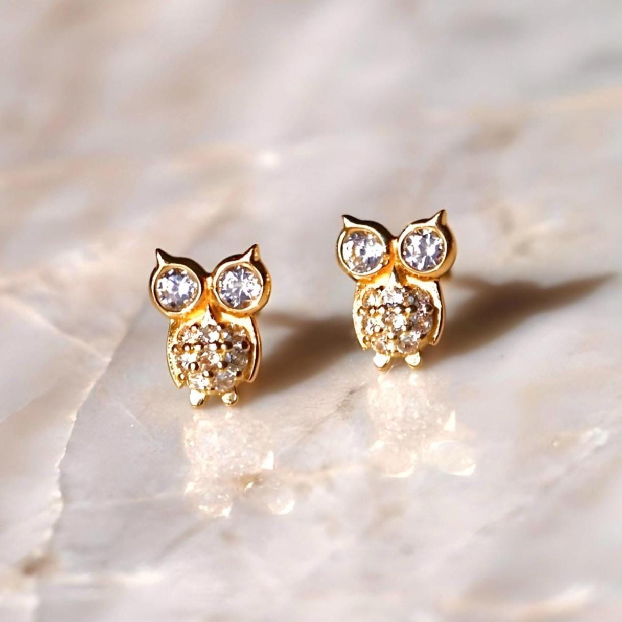 14K Gold Eule Ohrstecker | Zierliche CZ Eulen Ohrringe mit Schraubverschluss | Handgefertigt in Los Angeles | Edler Schmuck von Tehrani Jewelry