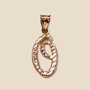 Colgante con la letra O en oro macizo de 14 quilates / Collar con dije de la inicial O / Joyería personalizada / Regalo para ella / Joyería fina de Tehrani Jewelry