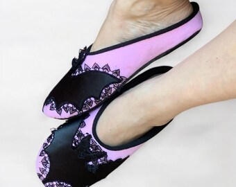 Pink felt slippers with black bat : warm house slippers without a back