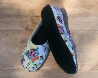 Ręcznie robione bawełniane kapcie: baleriny z kwiatowym wzorem, buty podróżne