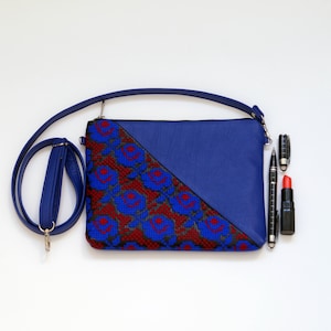 Blaue Umhängetasche Vegan, Handstickerei, Blumenkreuzkörpertasche für Frau Geschenk für Sie