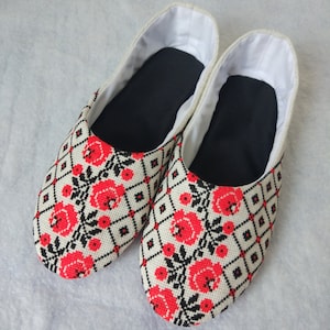 Linen house elegant slippers, ballet slippers hand embroidery roses, Light weight travel slippers .Ethnic Ukraine.