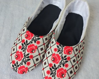 Linen house elegant slippers, ballet slippers hand embroidery roses, Light weight travel slippers .Ethnic Ukraine.