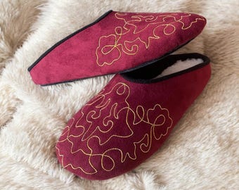 Hand-Embroidered Burgundy Slippers: Warm Fleece-Lined House Shoes