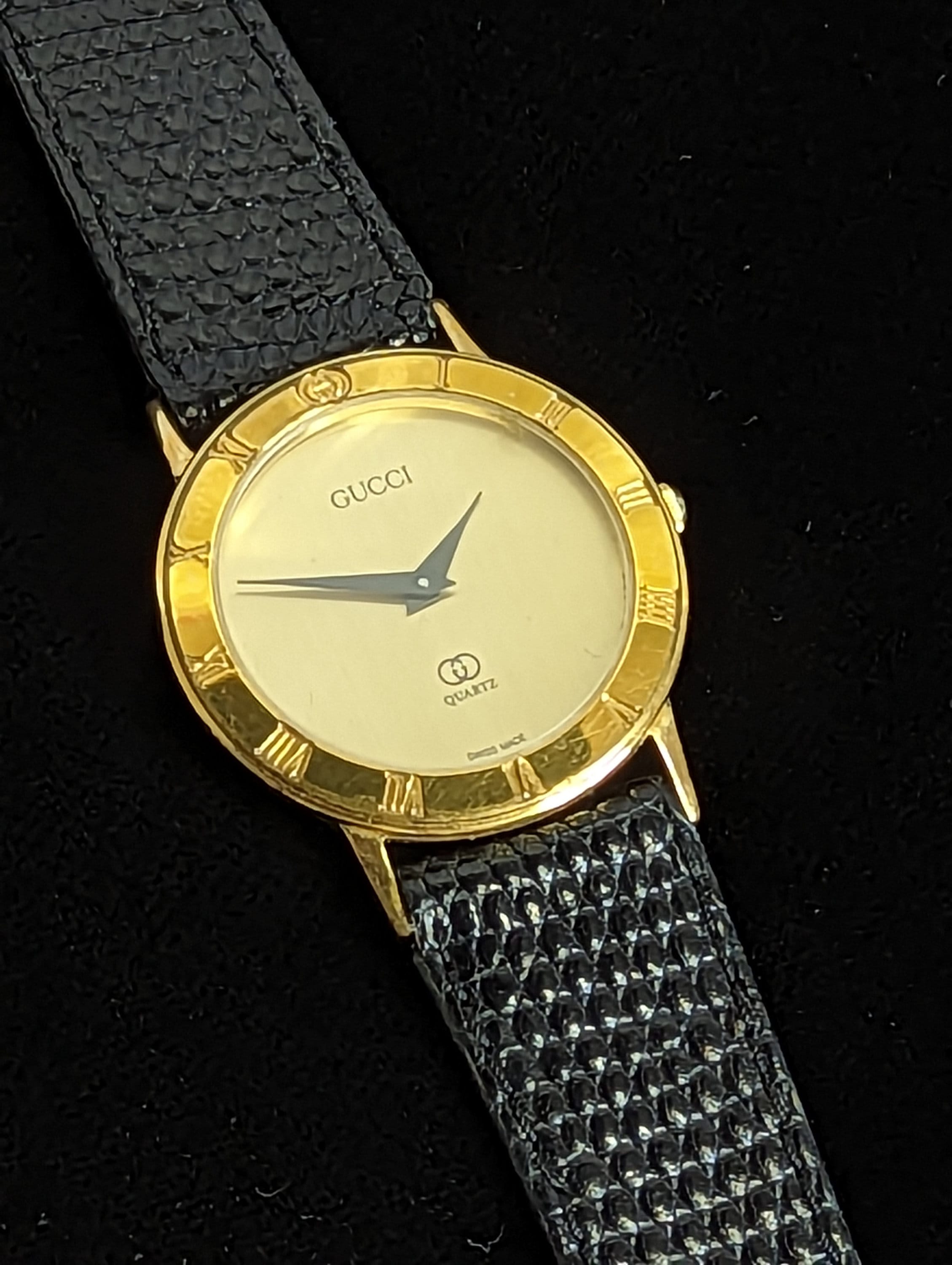 Vintage Authentic Ladies GUCCI 3100 Watch Gold Face Roman Numeral