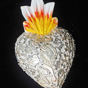 Beautiful 7" Hand Carved Ex Voto Crowned Sacred Heart Hand Painted White Mexican Silver Tone Milagro Folk Art