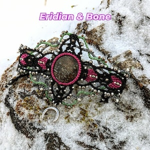 Dinosaur Bone Macrame Bracelet: Adjustable Boho Jewelry