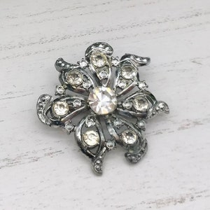 Vintage Pin Brooch Silver Toned Round Floral Design With Rhinestones Used