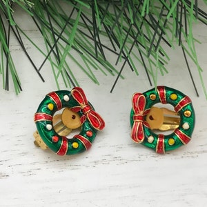Vintage wreath clip earring