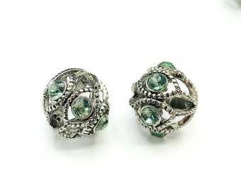 Vintage earrings clip on silver tone filigree round shape with green gems