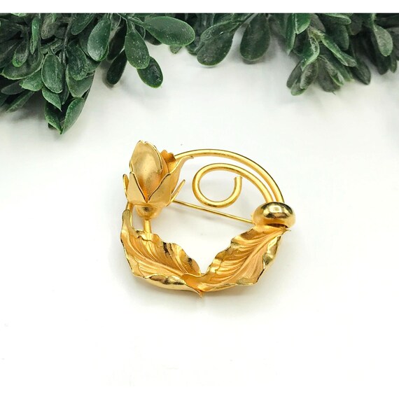 Vintage brooch gold tone circle design with flower - image 2