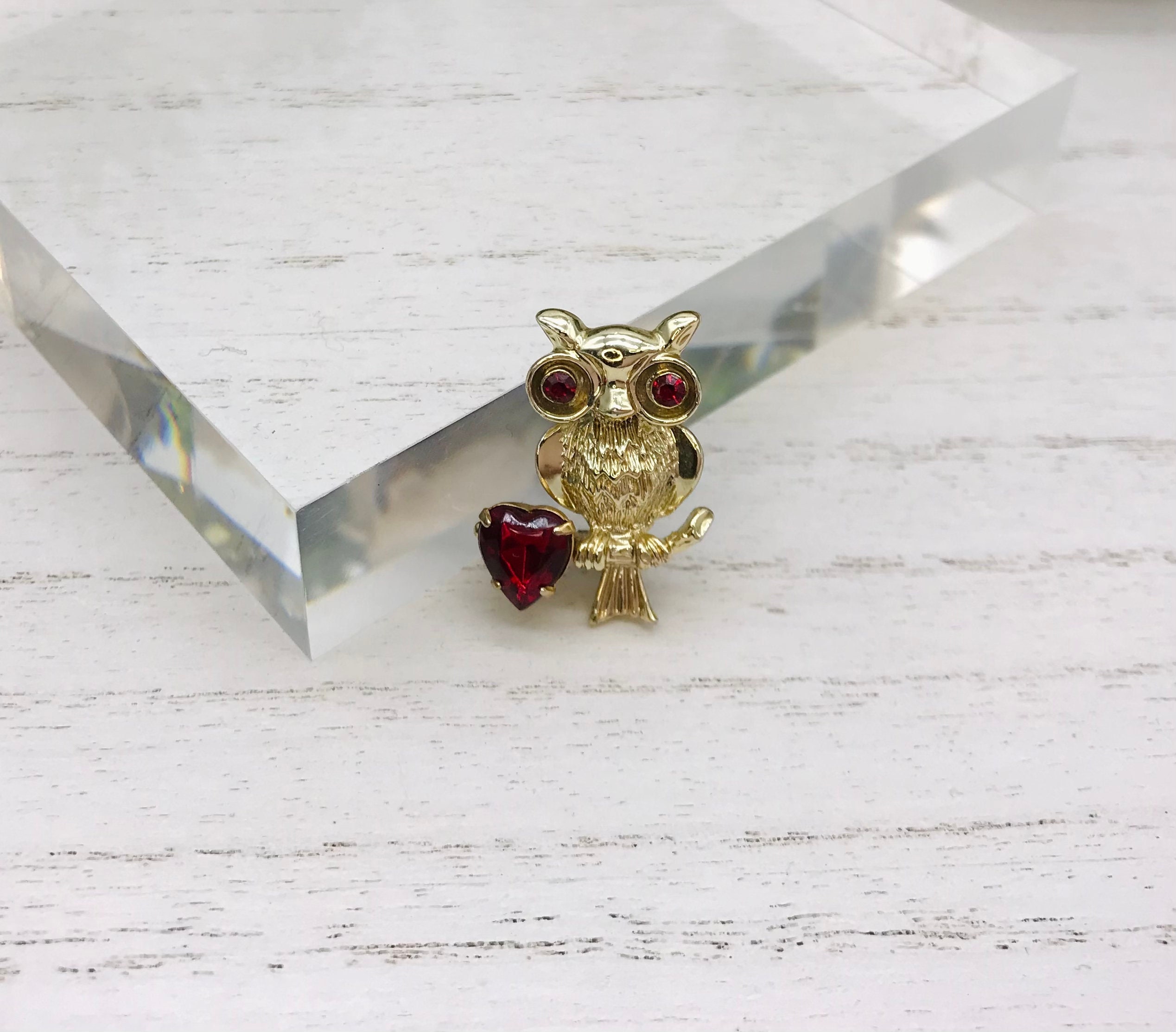 Vintage Pin Brooch Gold Toned Owl With Heart And Red Rhinestones Used