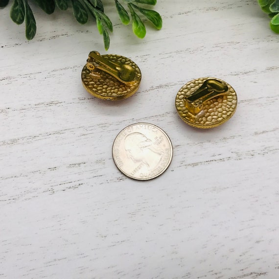 Vintage Clip On Earrings Gold Toned Round With Sh… - image 4