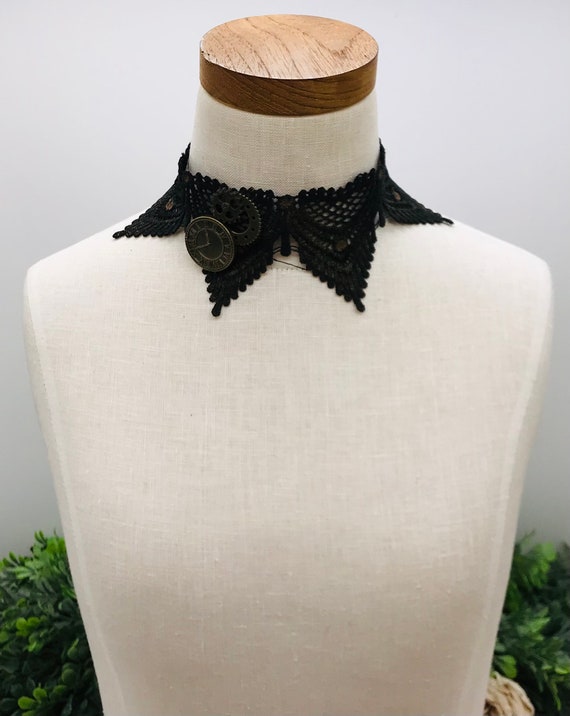 Vintage lace choker necklace with steampunk style - image 4