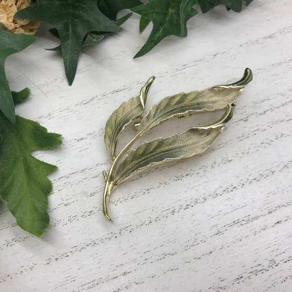 Vintage Pin Brooch Gold Toned Three Leaves Greeni… - image 1