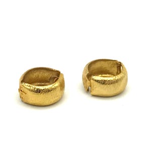 Vintage style Gold-Toned Textured Hoop Clip on Earrings