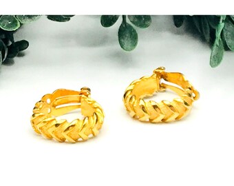 Gold-Tone Chevron Pattern Clip-On Hoop Earrings For Women