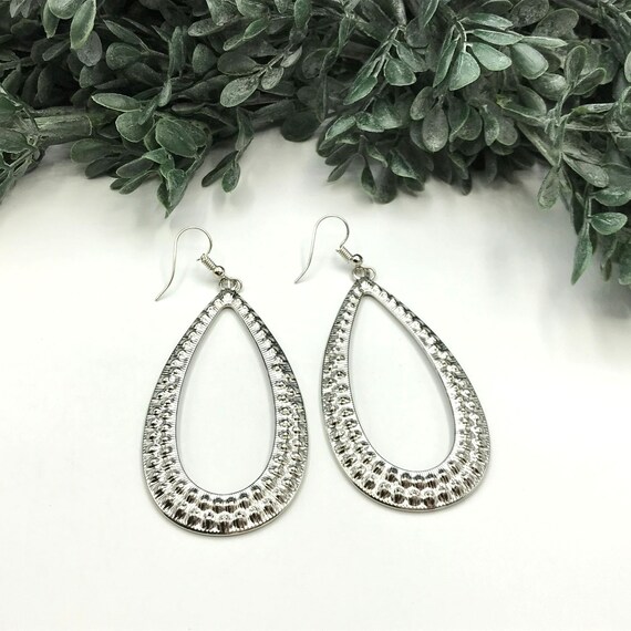 Vintage Earrings teardrop shape hoops silver tone… - image 4