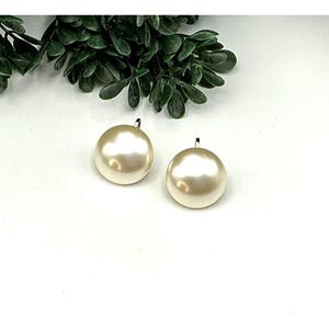 Vintage off white Faux Pearl Clip-On Earrings