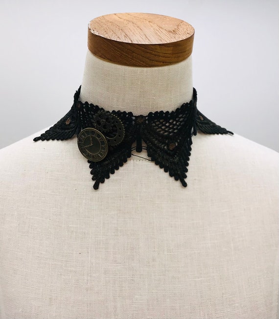 Vintage lace choker necklace with steampunk style - image 3