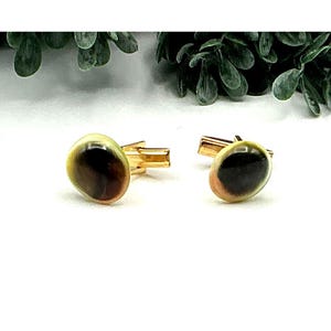 Vintage Gold Tone Cufflinks With Oval operculum shell Design