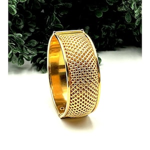 Vintage Gold-Tone Textured Hinged Bangle Bracelet Jewelry by Sara Cov