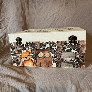 Caja de recuerdos de madera personalizada para bebé: caja de recuerdos personalizada, pintada a mano, con nombre e información de nacimiento. Regalo para recién nacido o bautizo.