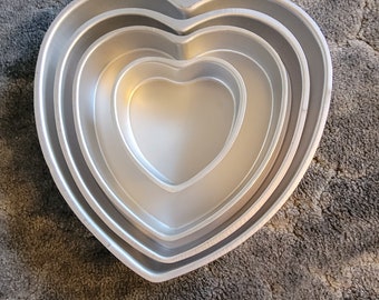 Wilton 4 piece Heart Cake Pan Set