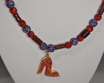 Halskette mit Crystal Clay & Häuslicher Ofen Art Glass mit Swarovski Crystal Beads mit Big Red Shoe Pemdant, Von Designer DavidNeil