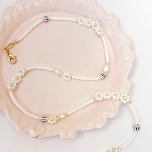 Dainty minimalist Beaded flower necklace with pearls/all white pearl and flower necklace/white and gold bead necklace/delicate Beaded flower