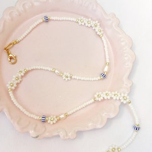 Dainty minimalist Beaded flower necklace with pearls/all white pearl and flower necklace/white and gold bead necklace/delicate Beaded flower