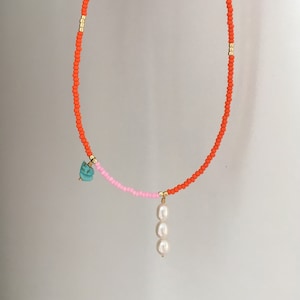Colar com pingente de pérola e miçangas laranja/colar com pingente de pérolas e miçangas/colar com pingente de pérolas/colar boho chic/colar boho chic/presente