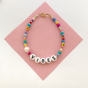 Pulseira de letras personalizadas com contas/pulseira com nome personalizado/pulseira com letras/joias dos anos 90/pulseira com letras de contas de pérolas/presente para amigo