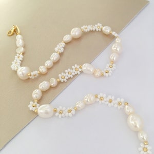 Collar de perlas de girasol relleno de oro de 14k/collar de flores con cuentas blancas/collar de flores de perlas/collar de flores de margarita/collar de flores delicadas