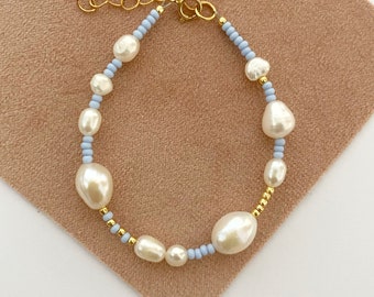 Real pearl and bead blue bracelet