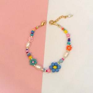 Anya Nord flower and pearl bracelet/Beaded flower bracelet/flower bead pearl bracelet/summer bracelet/beach accessories/pastel bead bracelet
