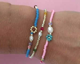 Dainty pink bead flower bracelet/minimalist flower bracelet/beaded hot pink bracelet/jewelry gift for friend mom sister
