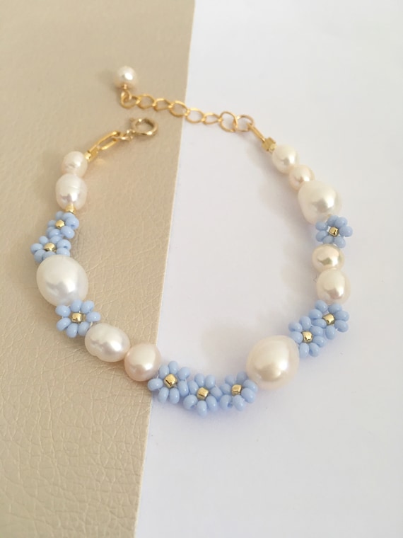 Beaded Bracelet with Pearls, Daisy Flower Bracelet for Women, Freshwater Pearl Bracelet Gold, Blue Flower Bracelet, Mothers Day Gift