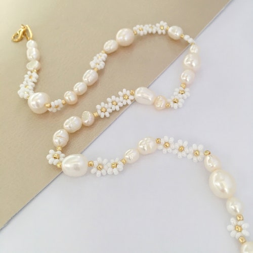 White Beaded Necklace With Pearl Daisy Flower Necklace Etsy