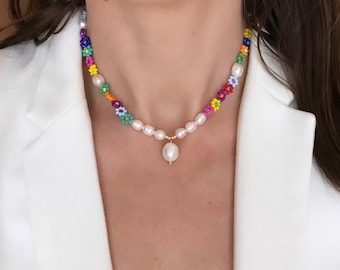 Beaded daisy flower necklace. multicolored seed beed necklace.garden necklace