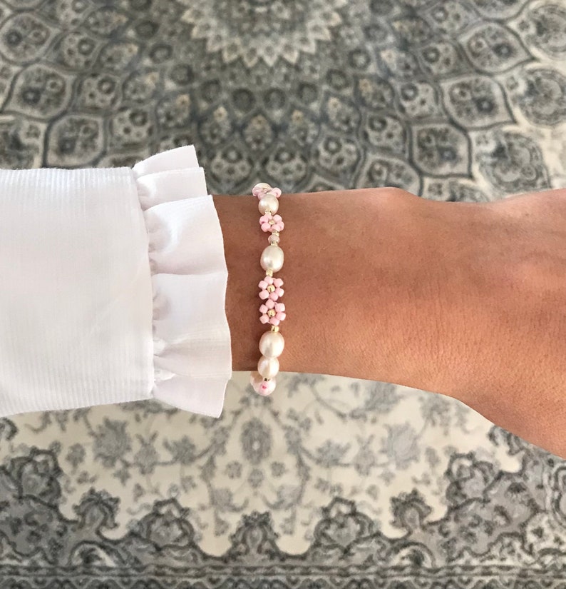 Light pink beaded flower and pearl bracelet/delicate bead and pearl bracelet/daisy bracelet/womens jewelry/jewelry gift mom sister friends image 5