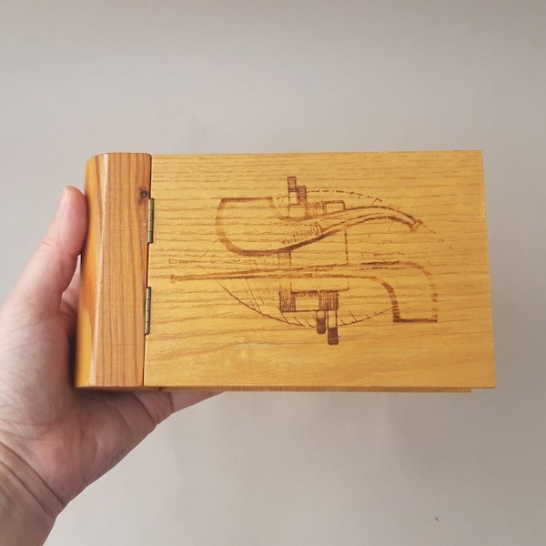 Boîte en bois vintage avec couvercle pour tabac et accessoires de tabac Boîte rétro décorée d'une pipe à tabac Cadeau pour fumeur Décoration rustique faite main