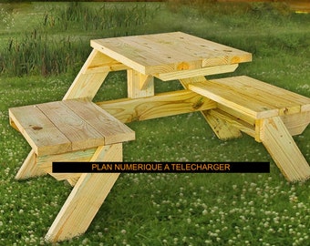 Può includere: Un tavolo da picnic in legno con panche attaccate, costruito in legno chiaro. Il tavolo è posizionato su un prato. Il testo "PLAN NUMERIQUE A TELECHARGER" è visualizzato su una barra nera.