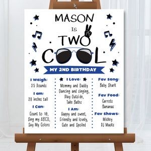 Due fantastici segni di pietra miliare del compleanno Due fantastici secondi compleanno Lavagna Poster Ragazzi Due fantastiche statistiche Poster Blu navy Nero Download istantaneo TC1