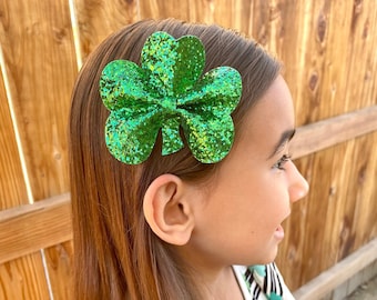 3.5” green glitter shamrock bow