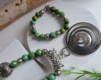 Ensemble de bijoux en perles de turquoise verte - Bracelet et boucles d'oreilles pendantes incluses/Boucles d'oreilles vertes/vertes/Bracelet vert/Boucles d'oreilles vertes/Perlées/Turquoise