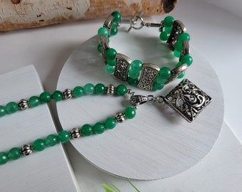 Ensemble de bijoux en pierre véritable perlé de jade vert - Bracelet et boucles d'oreilles pendantes incluses/Bracelet vert/Collier vert/Boucles d'oreilles vertes/Vert