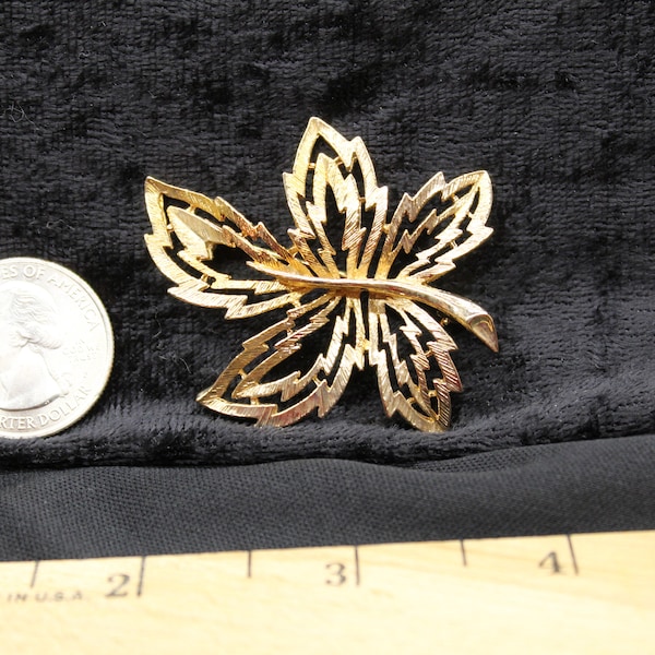 Sarah Coventry - Windfall - 1978 -Vintage Jewelry - Vintage Pin - Brooch  Gold Maple Leaf